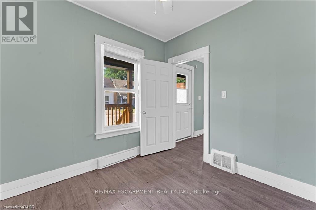 Main - 34 Welland Street, Welland, Ontario  L8M 3B8 - Photo 3 - X12446561