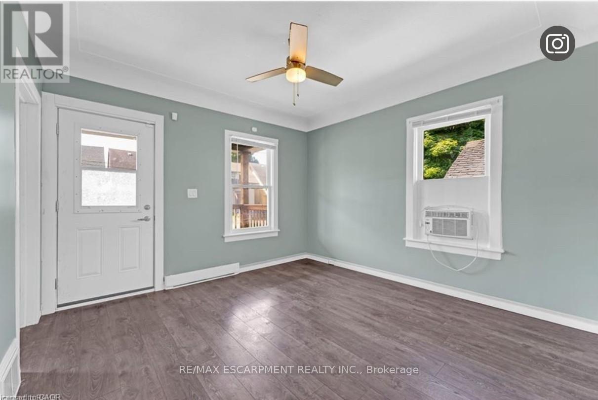 Main - 34 Welland Street, Welland, Ontario  L8M 3B8 - Photo 4 - X12446561