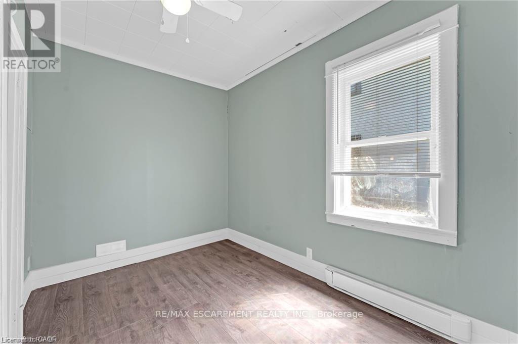 Main - 34 Welland Street, Welland, Ontario  L8M 3B8 - Photo 6 - X12446561