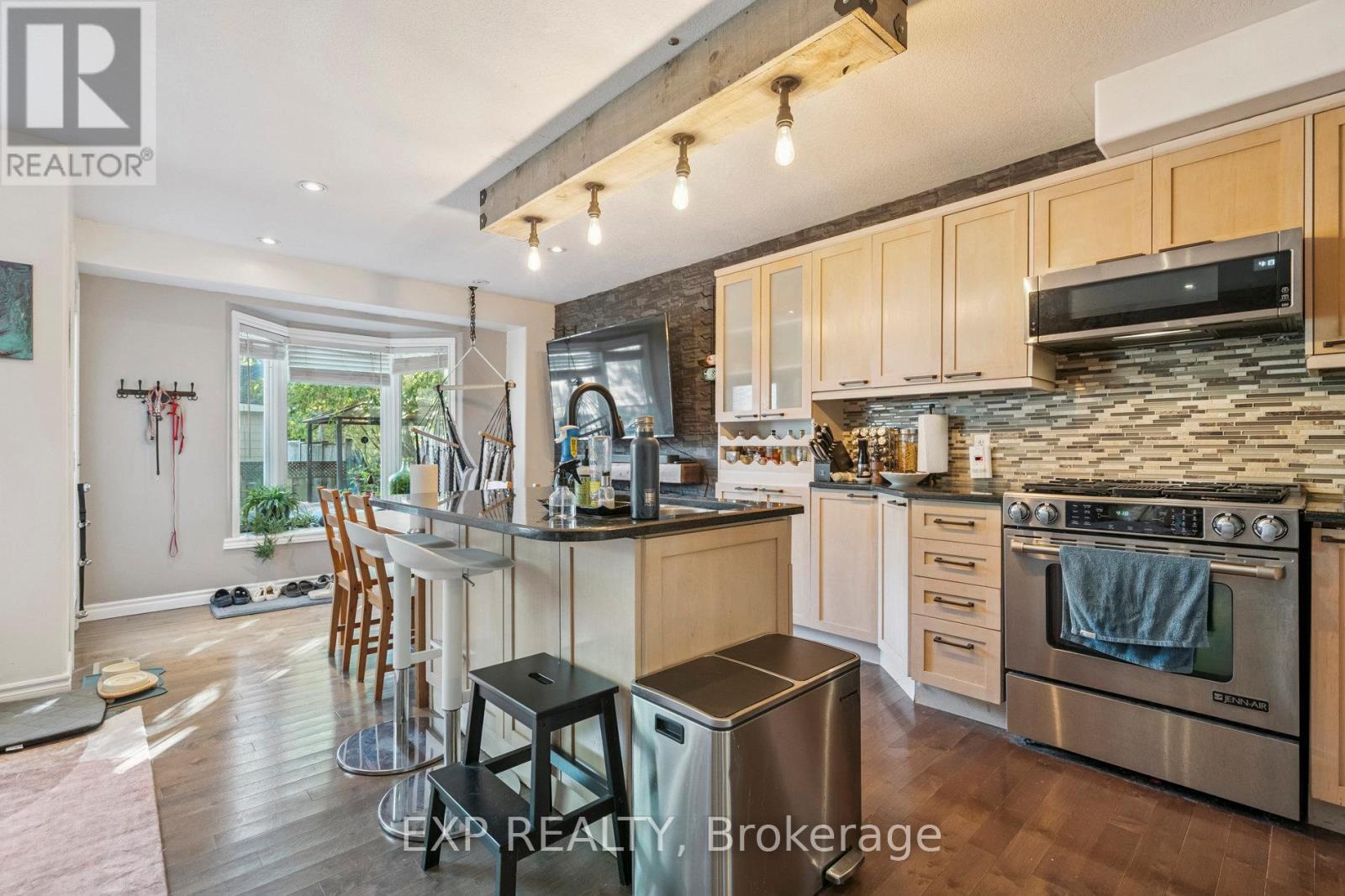 27 Pettit Street, Hamilton, Ontario  L8E 5V7 - Photo 12 - X12446572