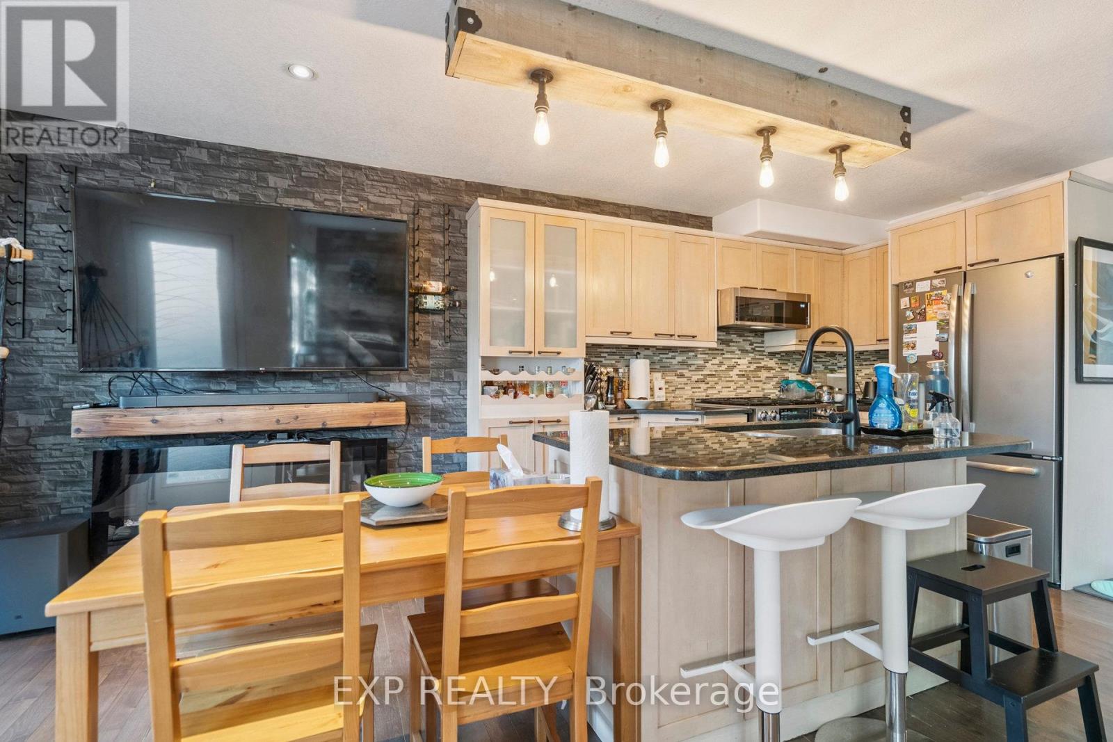 27 Pettit Street, Hamilton, Ontario  L8E 5V7 - Photo 13 - X12446572