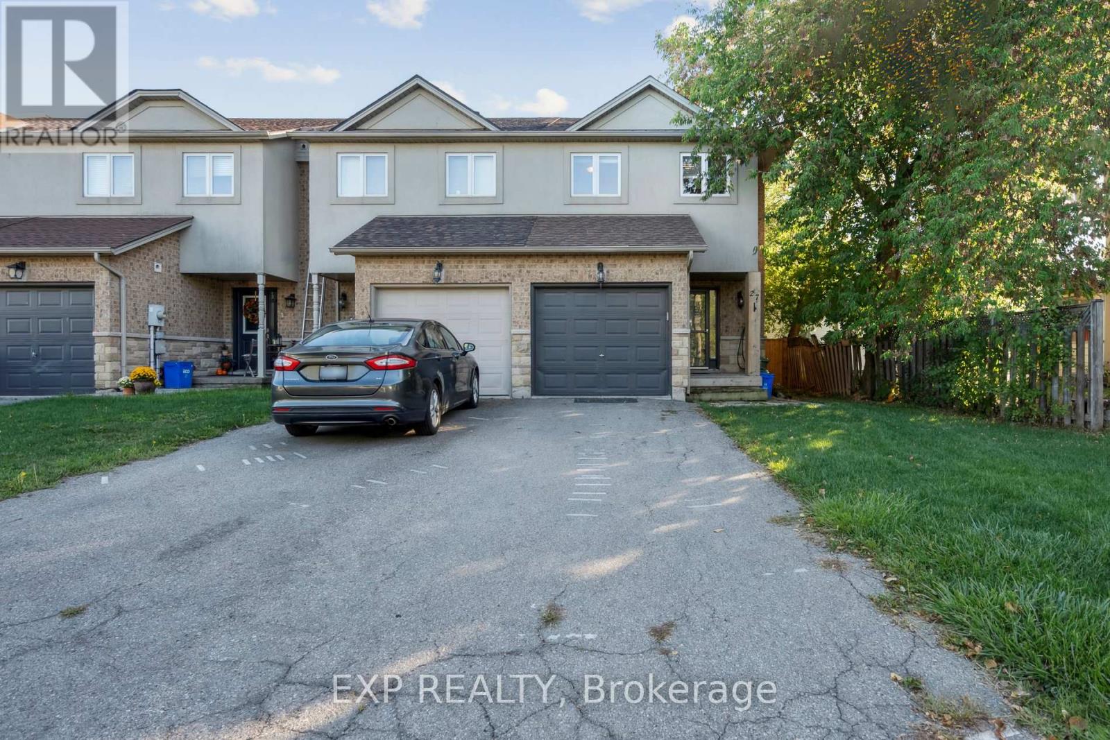 27 Pettit Street, Hamilton, Ontario  L8E 5V7 - Photo 3 - X12446572