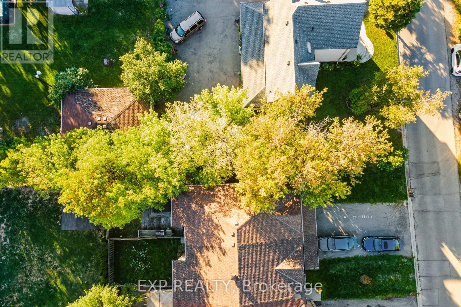 27 Pettit Street, Hamilton, Ontario  L8E 5V7 - Photo 35 - X12446572