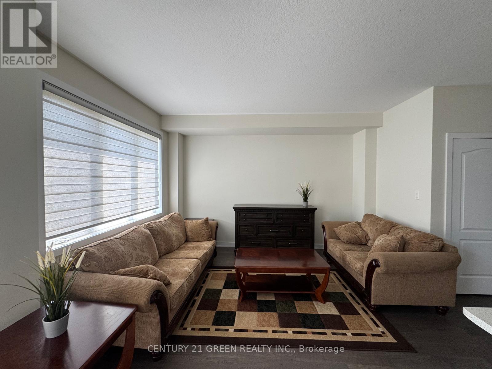 47 Rowlock Street, Welland, Ontario  L3B 0M7 - Photo 3 - X12446582