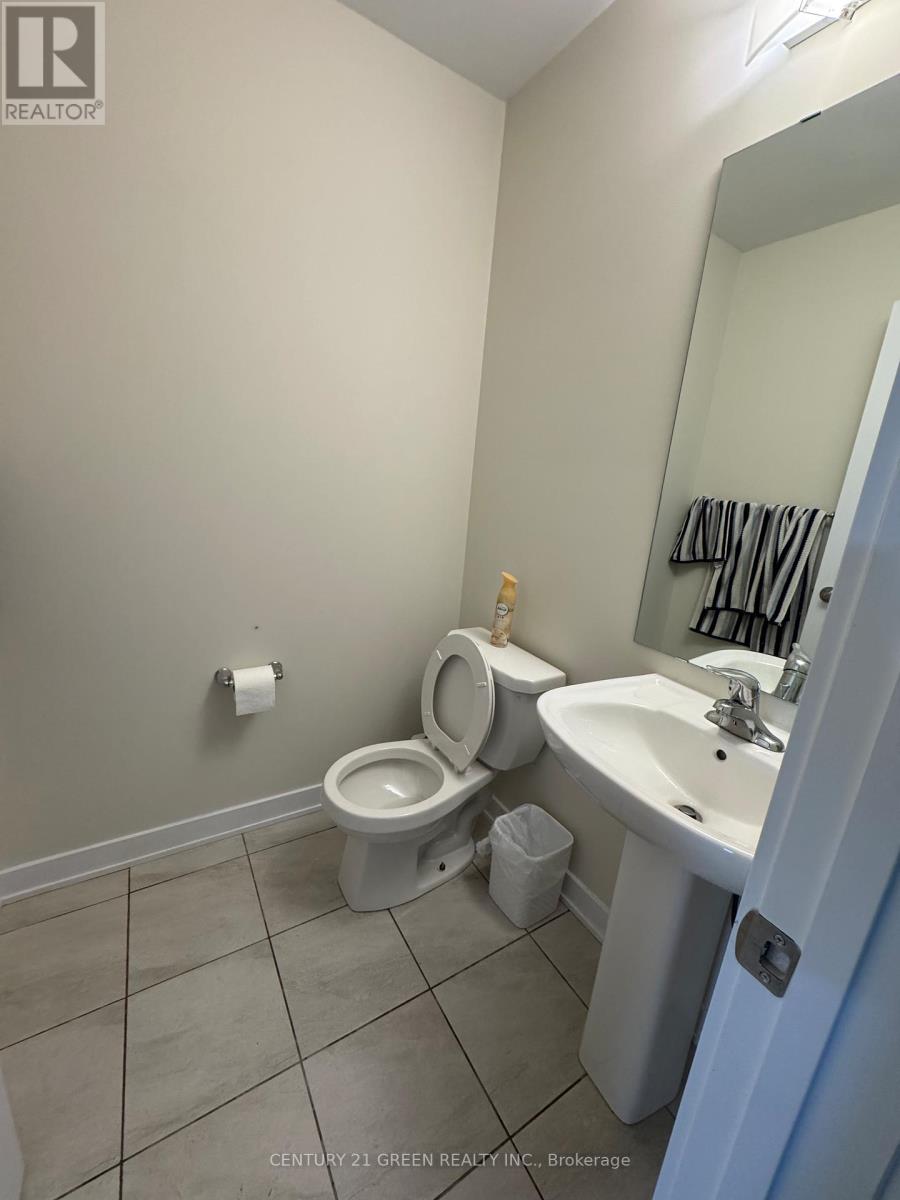 47 Rowlock Street, Welland, Ontario  L3B 0M7 - Photo 6 - X12446582