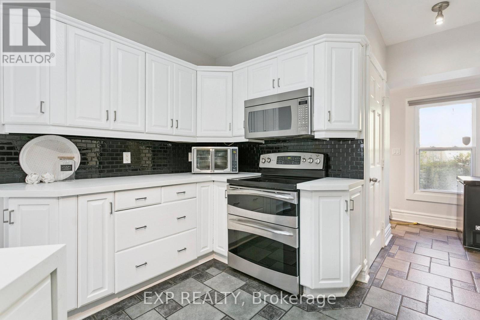 132 Queen Street W, Cambridge, Ontario  N3C 1G3 - Photo 28 - X12446615