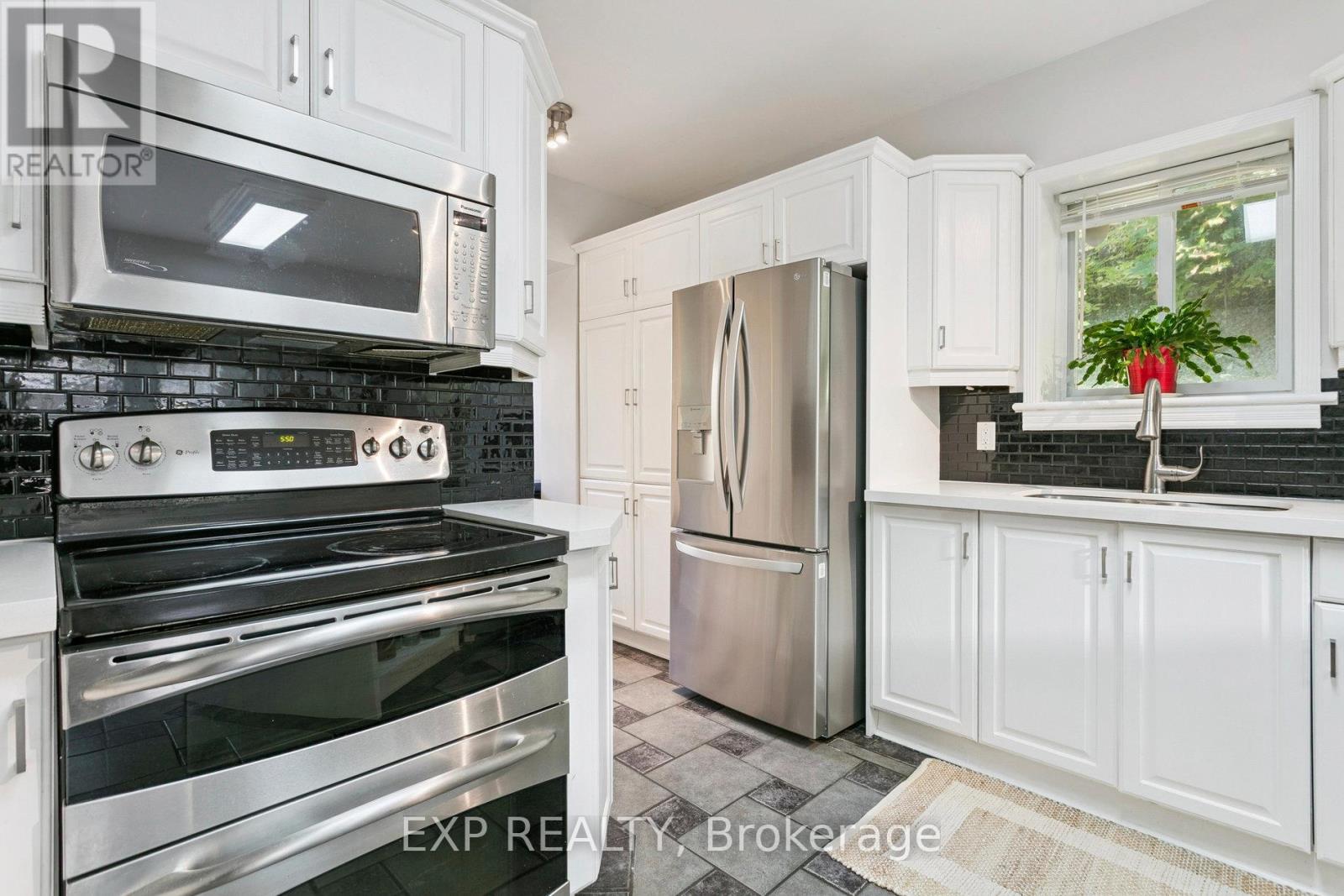 132 Queen Street W, Cambridge, Ontario  N3C 1G3 - Photo 29 - X12446615