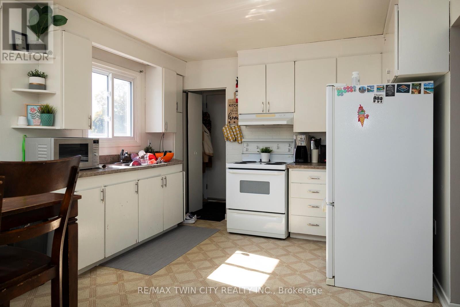 206 King Street, Brant (Burford), Ontario  N0E 1A0 - Photo 24 - X12446638