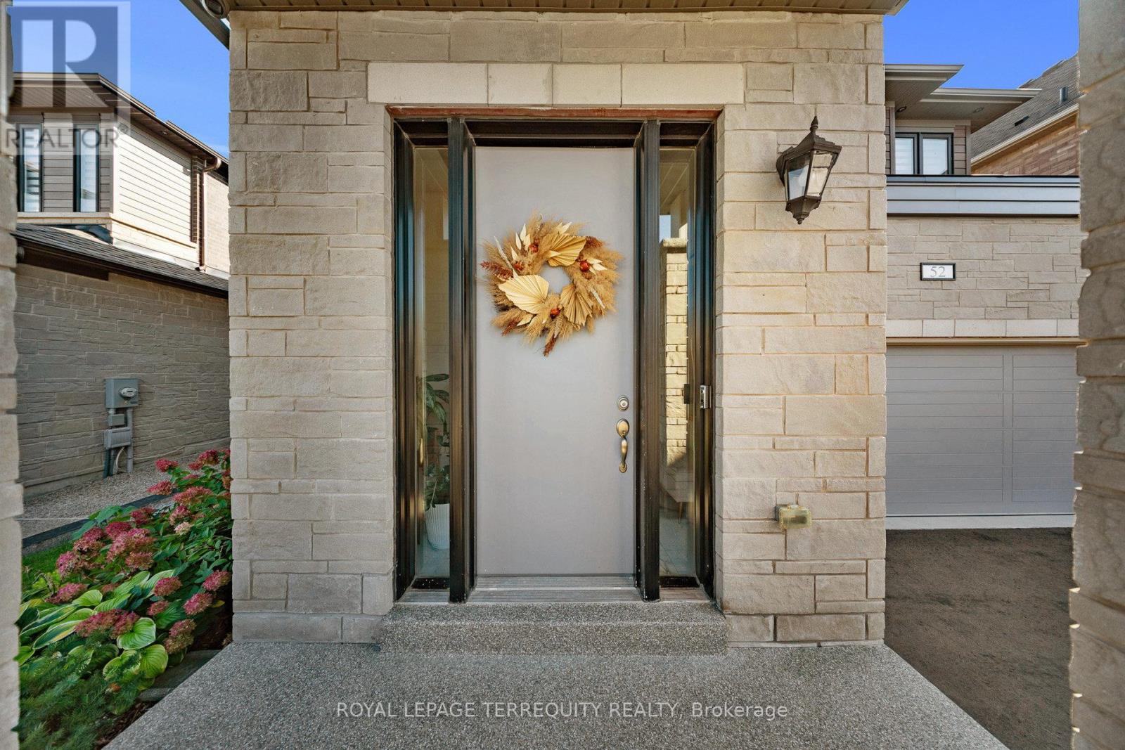 52 Lightfeather Place, Hamilton (Meadowlands), Ontario  L9K 0H4 - Photo 5 - X12446668