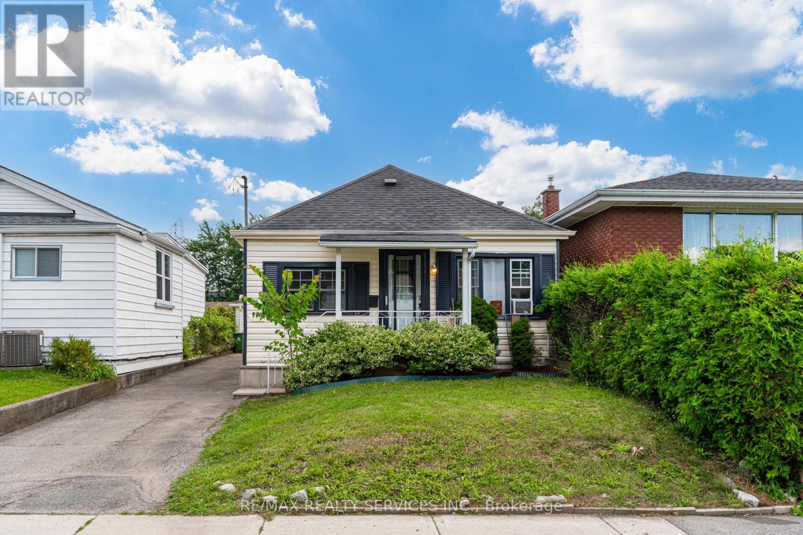 800 Roxborough Avenue, Hamilton, Ontario  L8H 1T2 - Photo 3 - X12121154