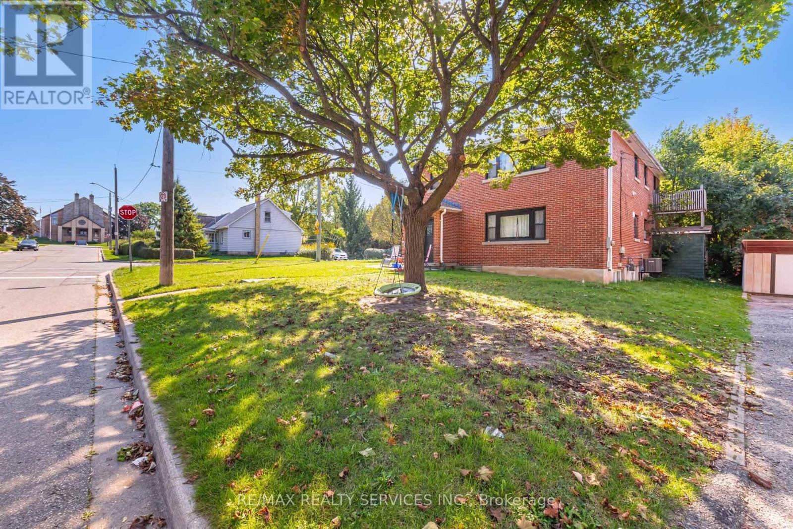 (Lower Level) - 21 Beverley Street, Waterloo, Ontario  N2L 2H5 - Photo 3 - X12365071