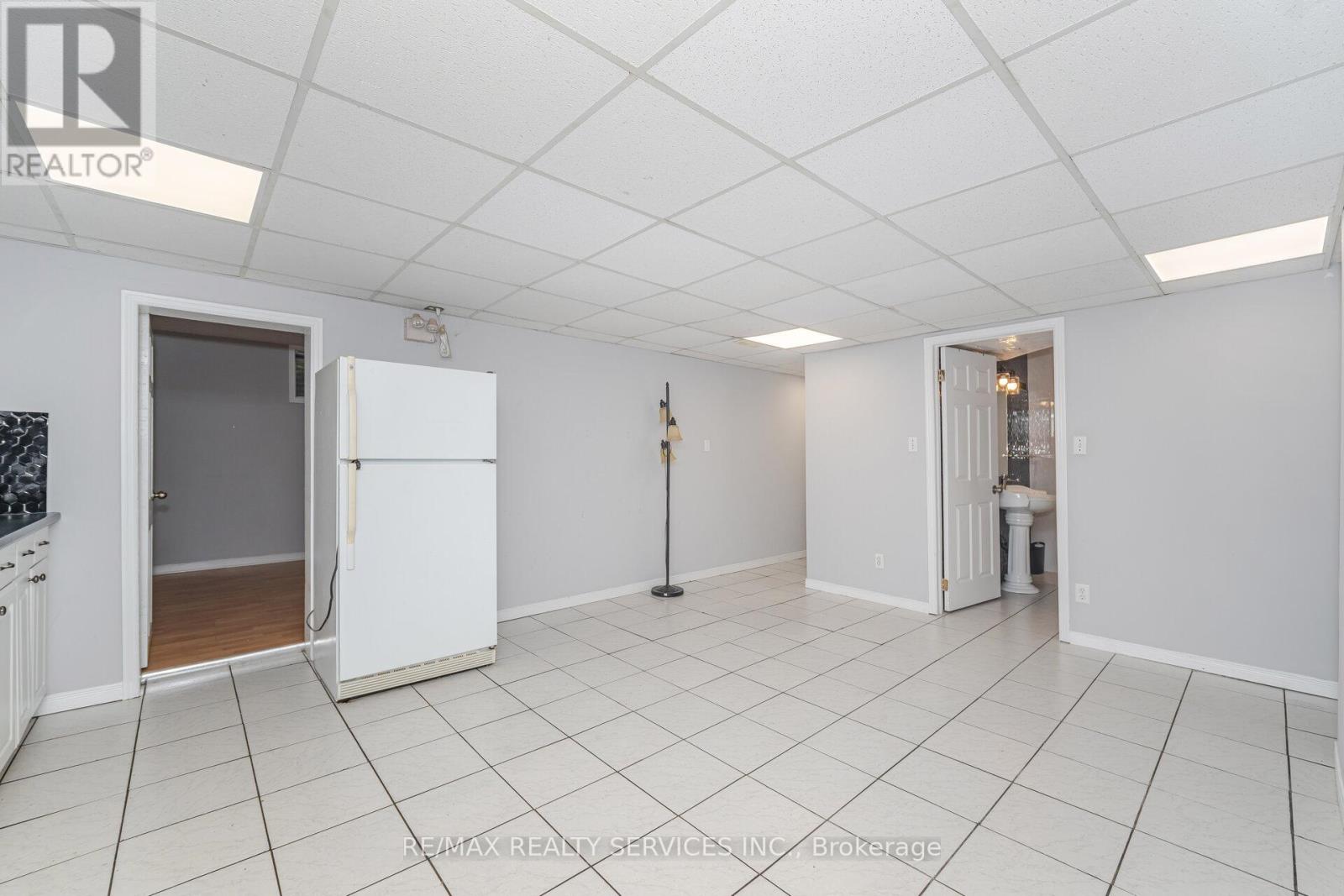 (Lower Level) - 21 Beverley Street, Waterloo, Ontario  N2L 2H5 - Photo 13 - X12365071
