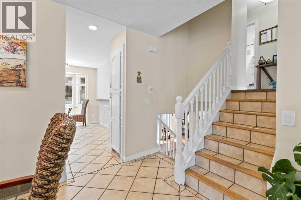 131 Stratton Crescent Sw, Calgary, Alberta  T3H 1T7 - Photo 14 - A2257552