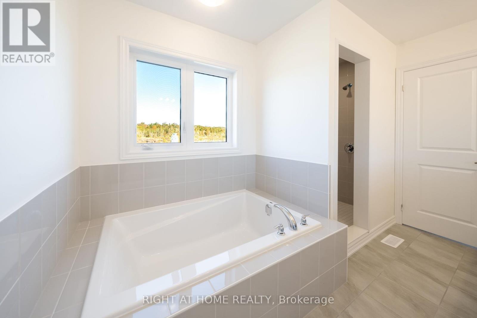 32 Hillcroft Way, Kawartha Lakes, Ontario  K0M 1A0 - Photo 16 - X12433807