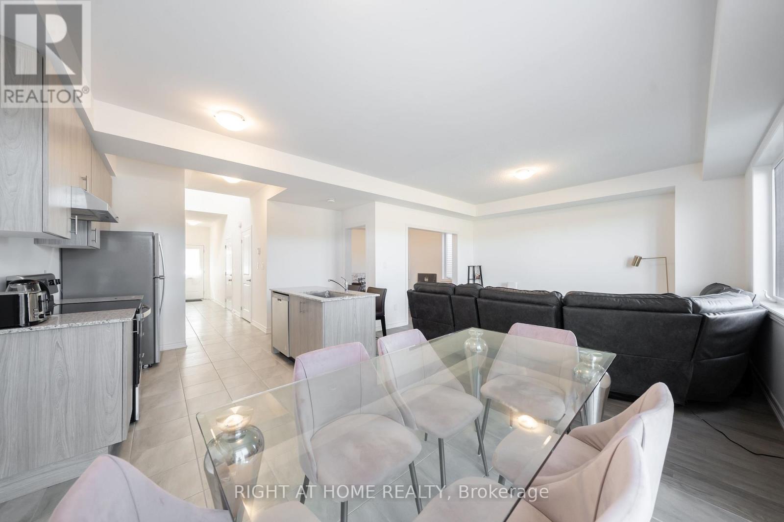 32 Hillcroft Way, Kawartha Lakes, Ontario  K0M 1A0 - Photo 6 - X12433807