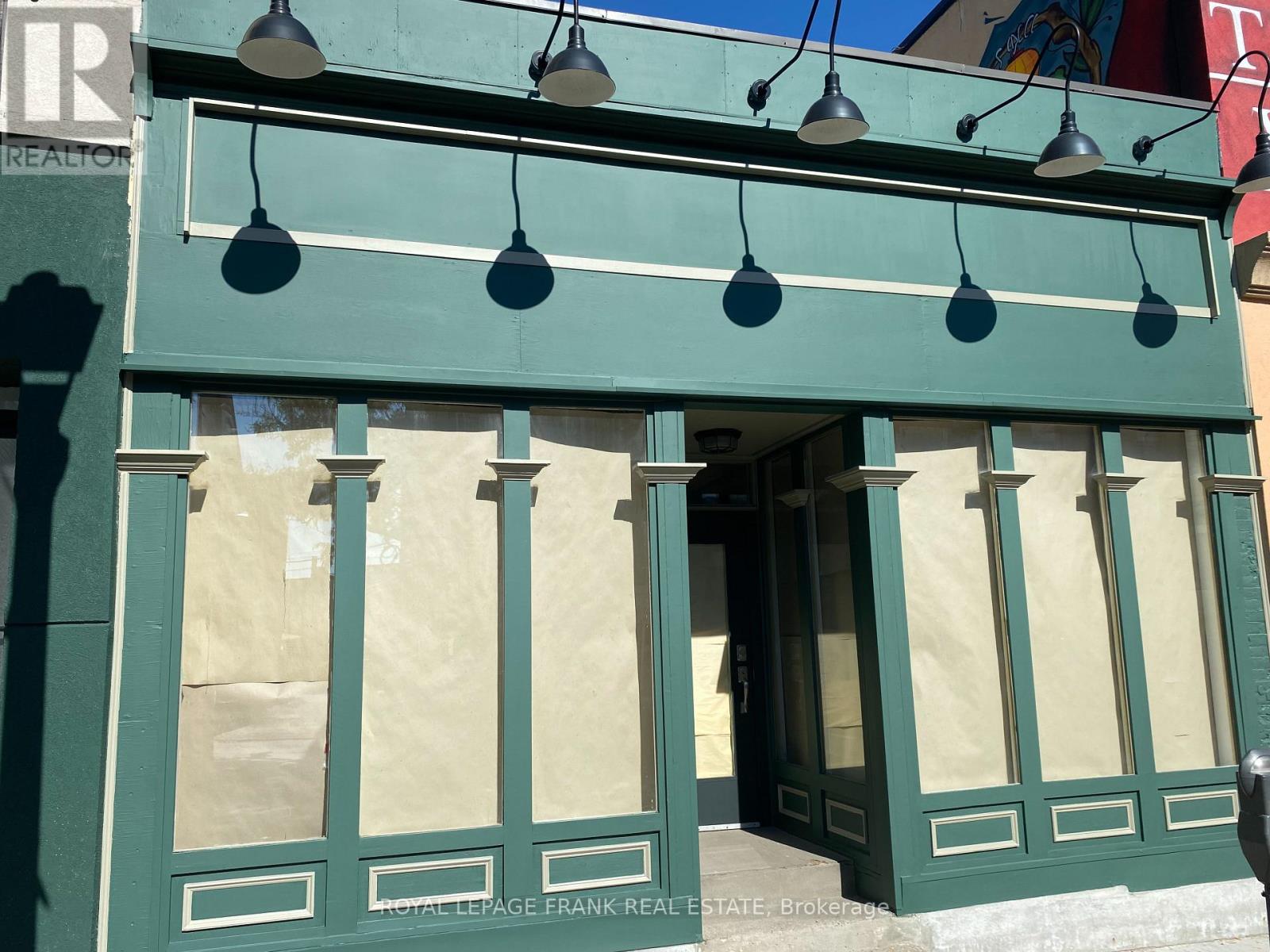 114 DUNDAS STREET W, Whitby, Ontario