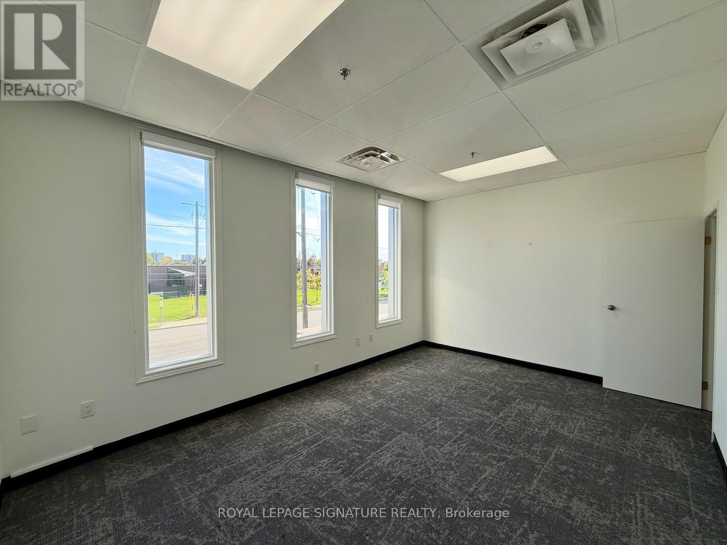 35 - 120 Norfinch Drive, Toronto, Ontario  M3N 1X3 - Photo 2 - W12446345