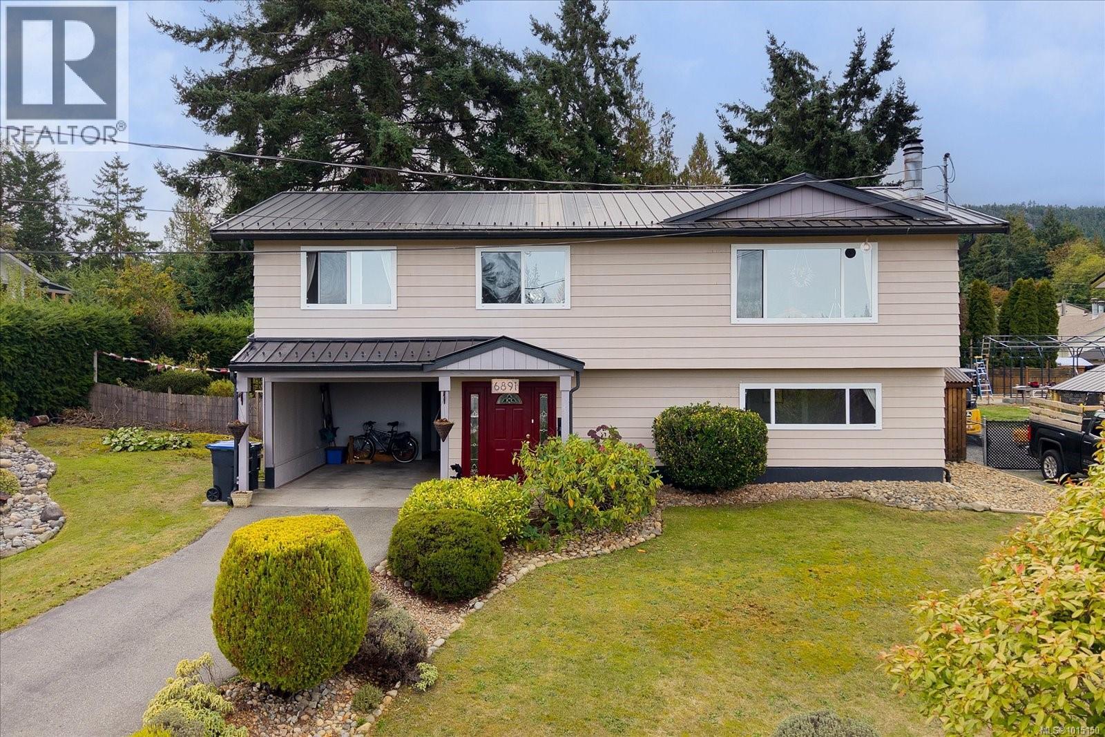 6891 Harwood Dr, Lantzville, British Columbia