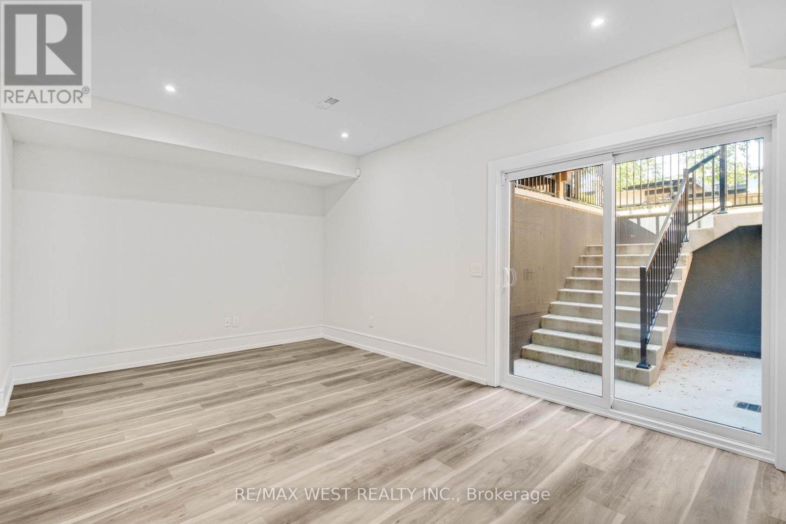 12a Foch Avenue, Toronto, Ontario  M8W 3X1 - Photo 10 - W12442471