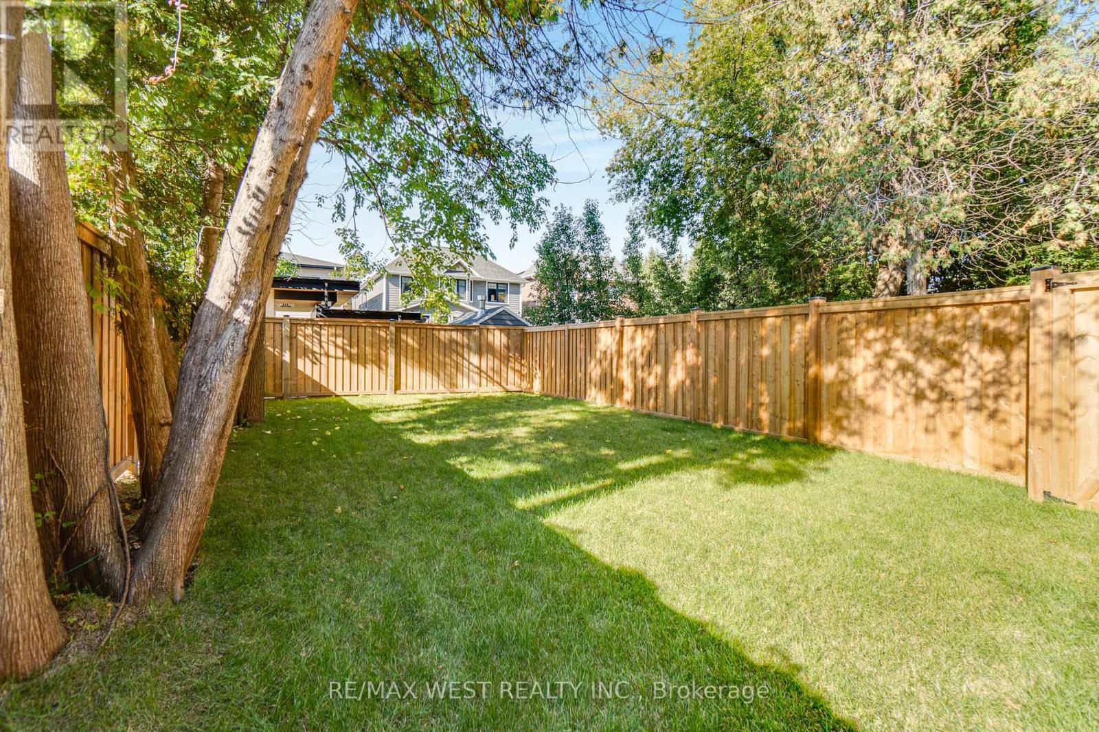 12a Foch Avenue, Toronto, Ontario  M8W 3X1 - Photo 14 - W12442471