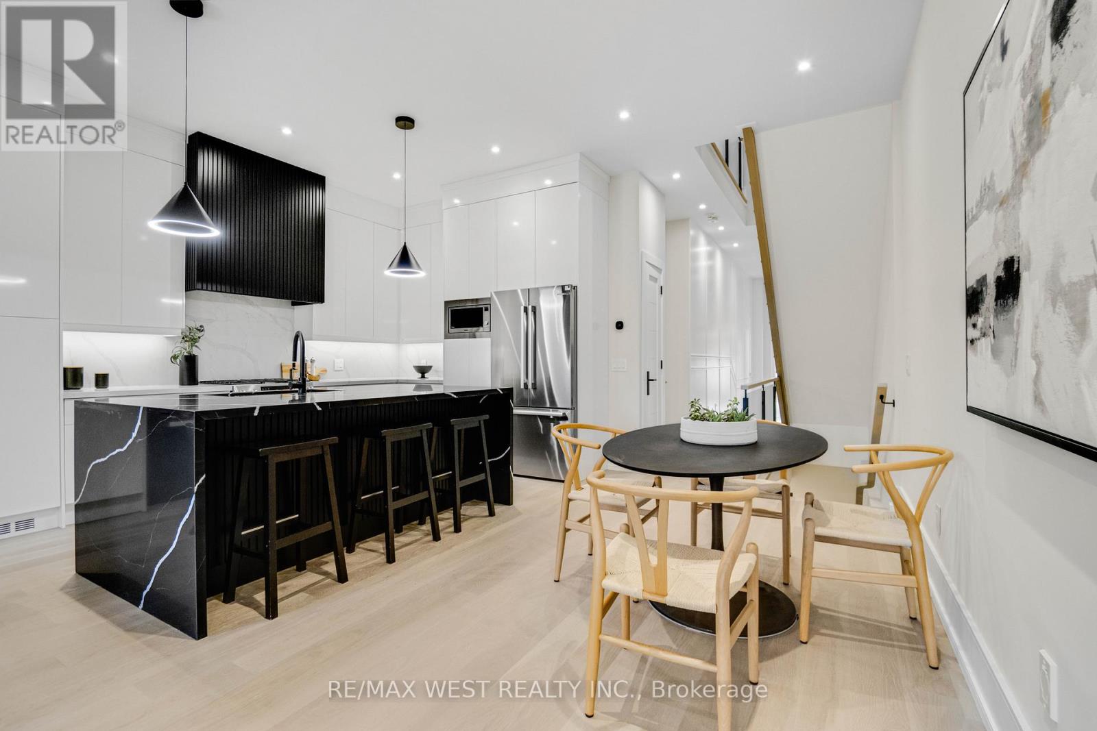 12a Foch Avenue, Toronto, Ontario  M8W 3X1 - Photo 3 - W12442471