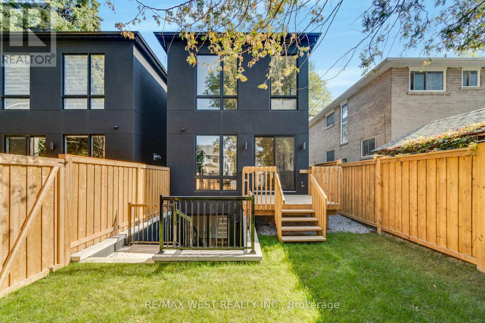 12a Foch Avenue, Toronto, Ontario  M8W 3X1 - Photo 12 - W12442471