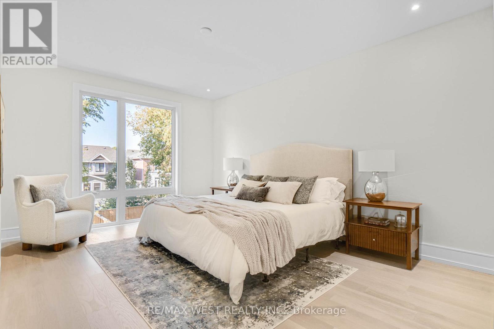 12a Foch Avenue, Toronto, Ontario  M8W 3X1 - Photo 7 - W12442471
