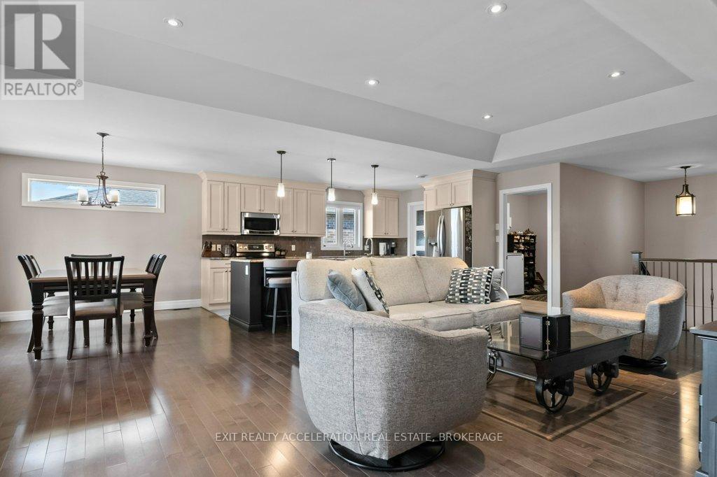 79 Hartwood Crescent, Greater Napanee, Ontario  K7R 0A8 - Photo 11 - X12245330