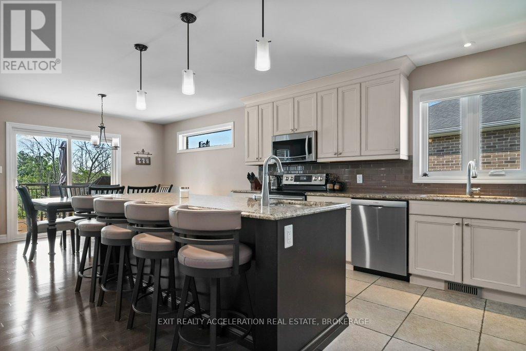 79 Hartwood Crescent, Greater Napanee, Ontario  K7R 0A8 - Photo 13 - X12245330