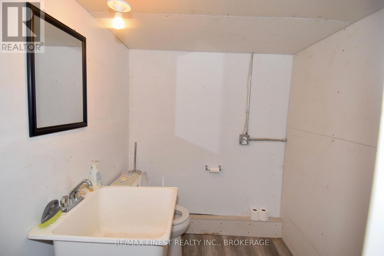 2 - 212 Camden Road, Greater Napanee, Ontario  K7R 1E3 - Photo 6 - X12338984