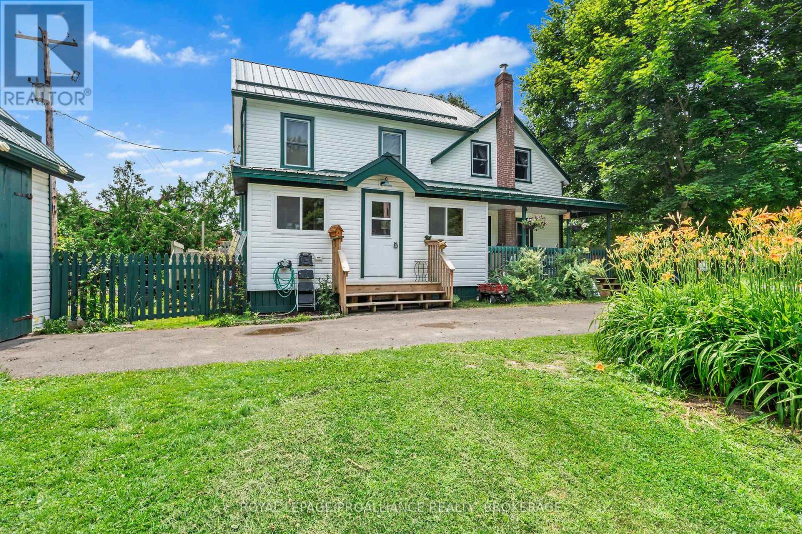 718 Jones Falls Road, Rideau Lakes, Ontario  K0G 1E0 - Photo 2 - X12446366