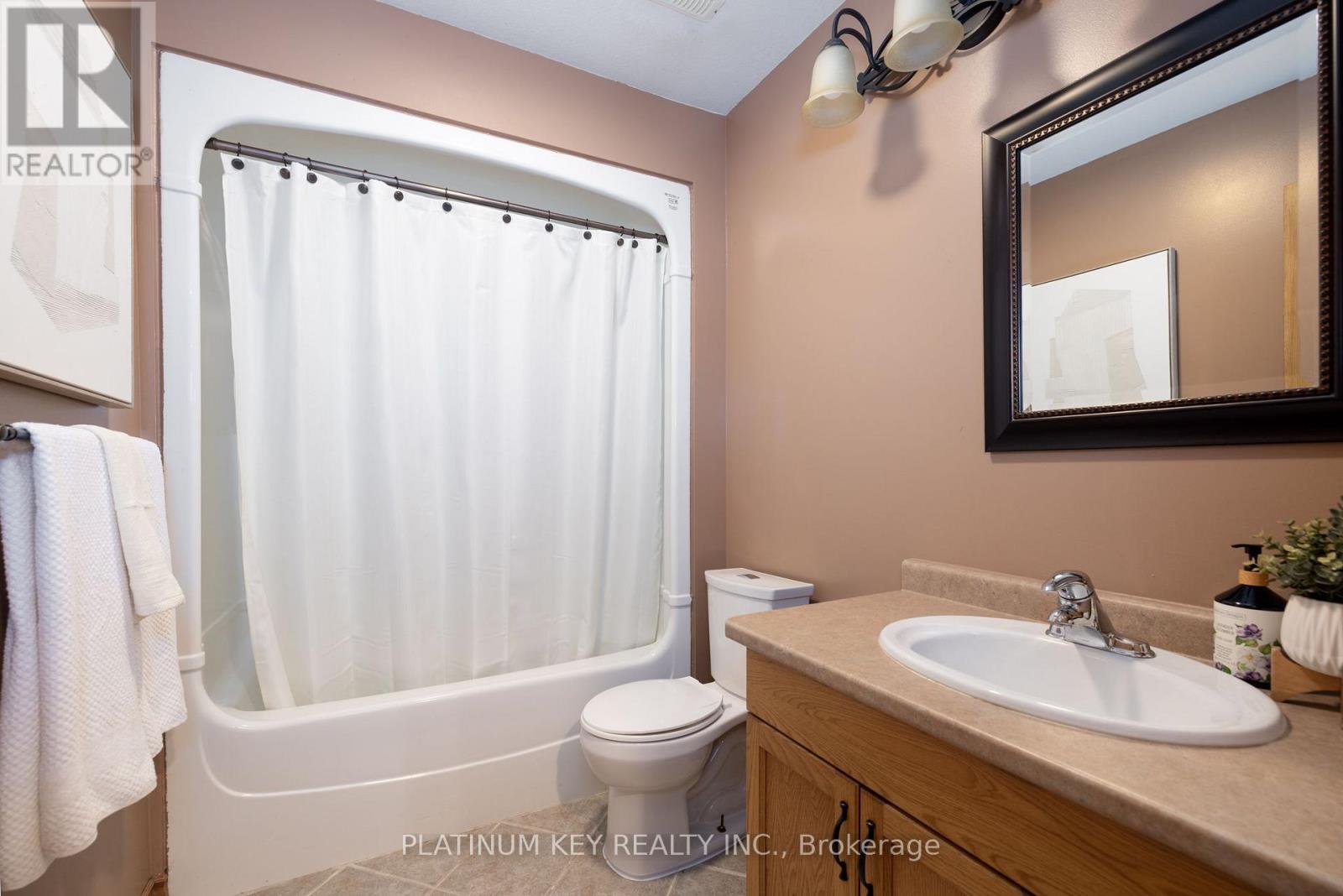 29 Dell Drive, Strathroy-Caradoc (Sw), Ontario  N7G 1C6 - Photo 36 - X12446254