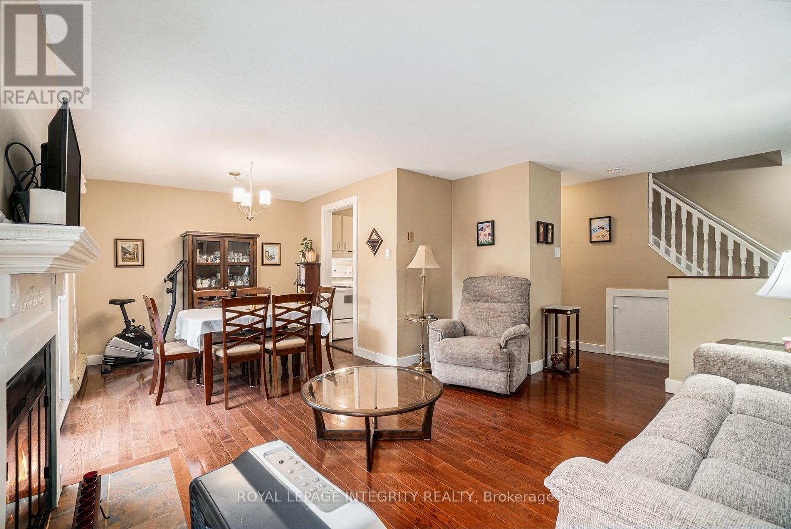 7 - 6 Sweetbriar Circle, Ottawa, Ontario  K2J 2K4 - Photo 4 - X12443988