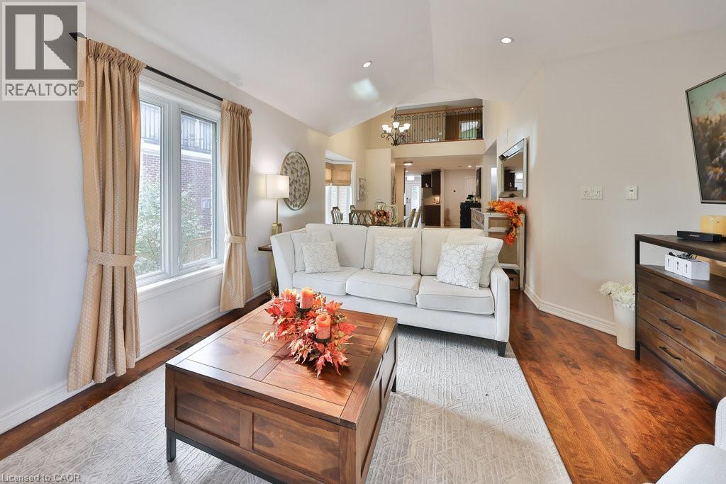 2304 Sovereign Street, Oakville, Ontario  L6L 1L6 - Photo 13 - 40769757