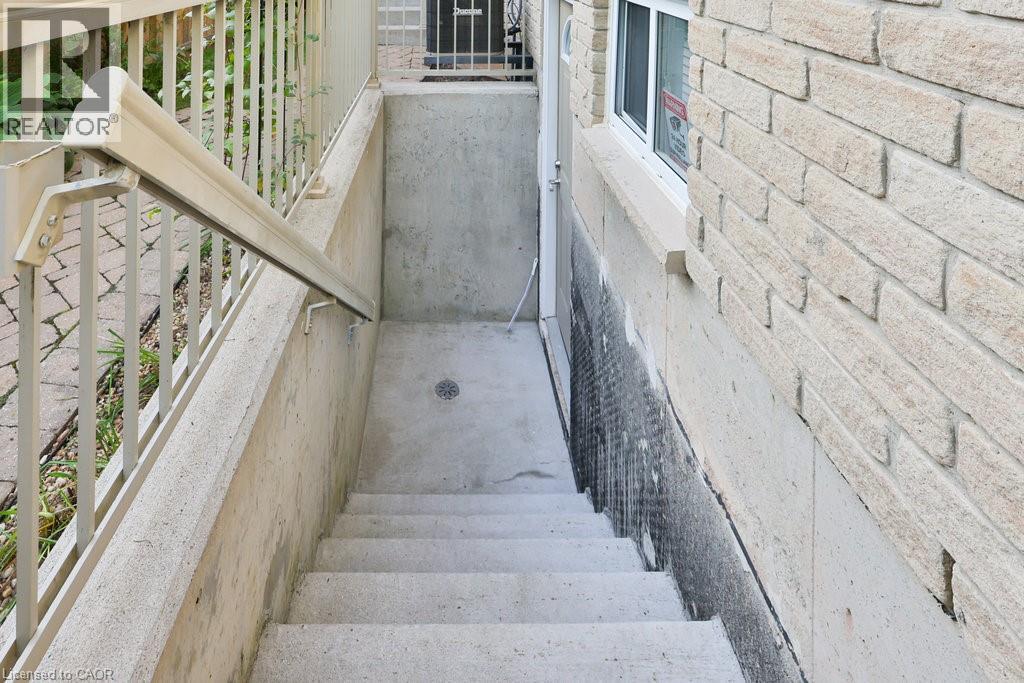 2304 Sovereign Street, Oakville, Ontario  L6L 1L6 - Photo 24 - 40769757