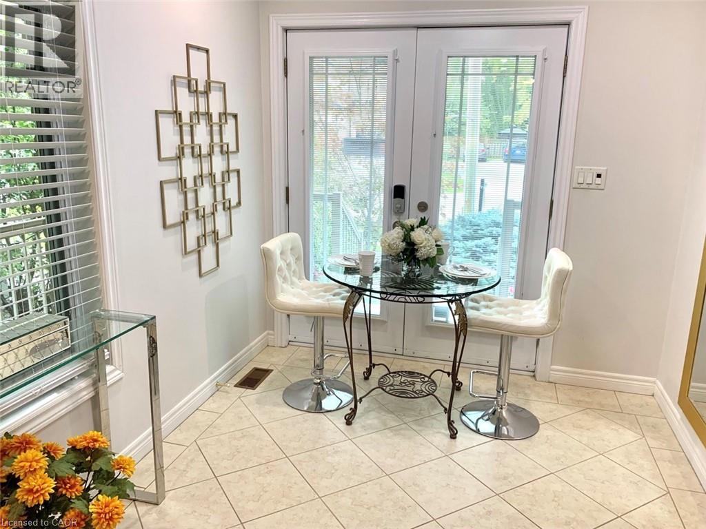 2304 Sovereign Street, Oakville, Ontario  L6L 1L6 - Photo 8 - 40769757