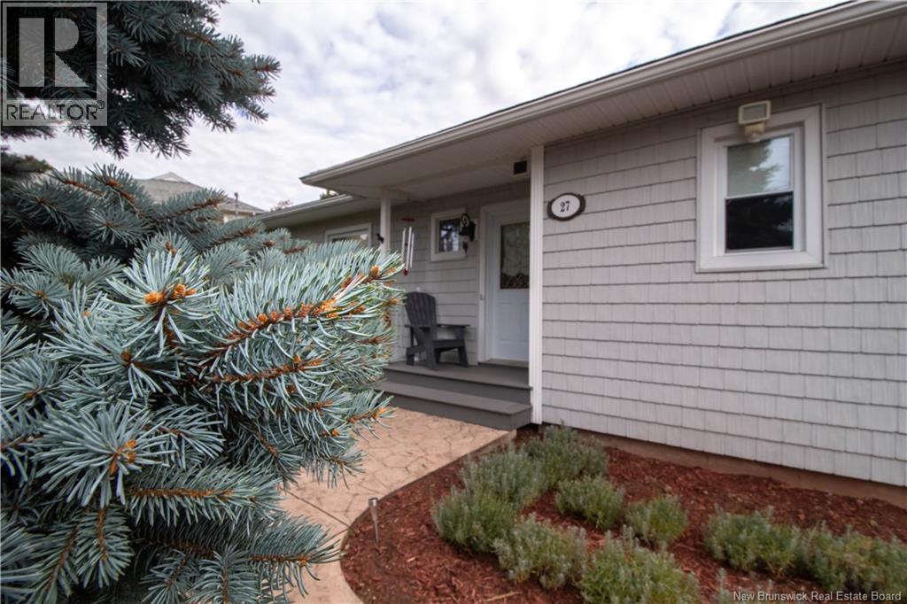 27 Maxwell Drive, Sussex, New Brunswick  E4E 2E1 - Photo 2 - NB127985