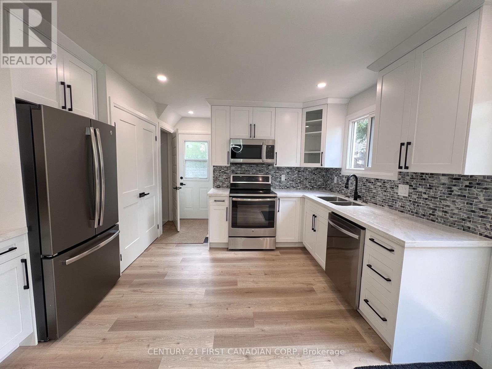 5 Chiddington Gate, London South (South R), Ontario  N6C 5K9 - Photo 12 - X12446788