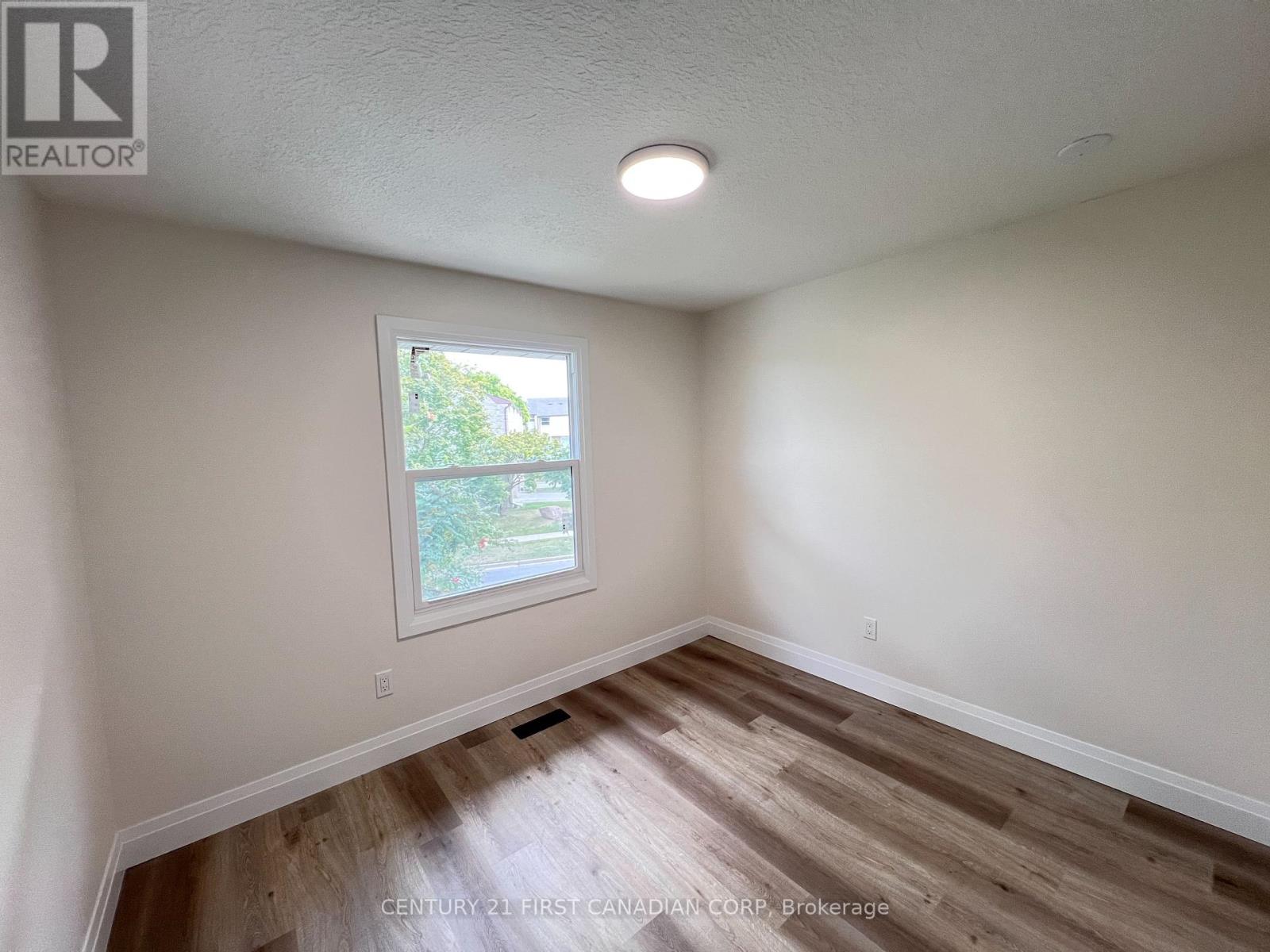 5 Chiddington Gate, London South (South R), Ontario  N6C 5K9 - Photo 19 - X12446788