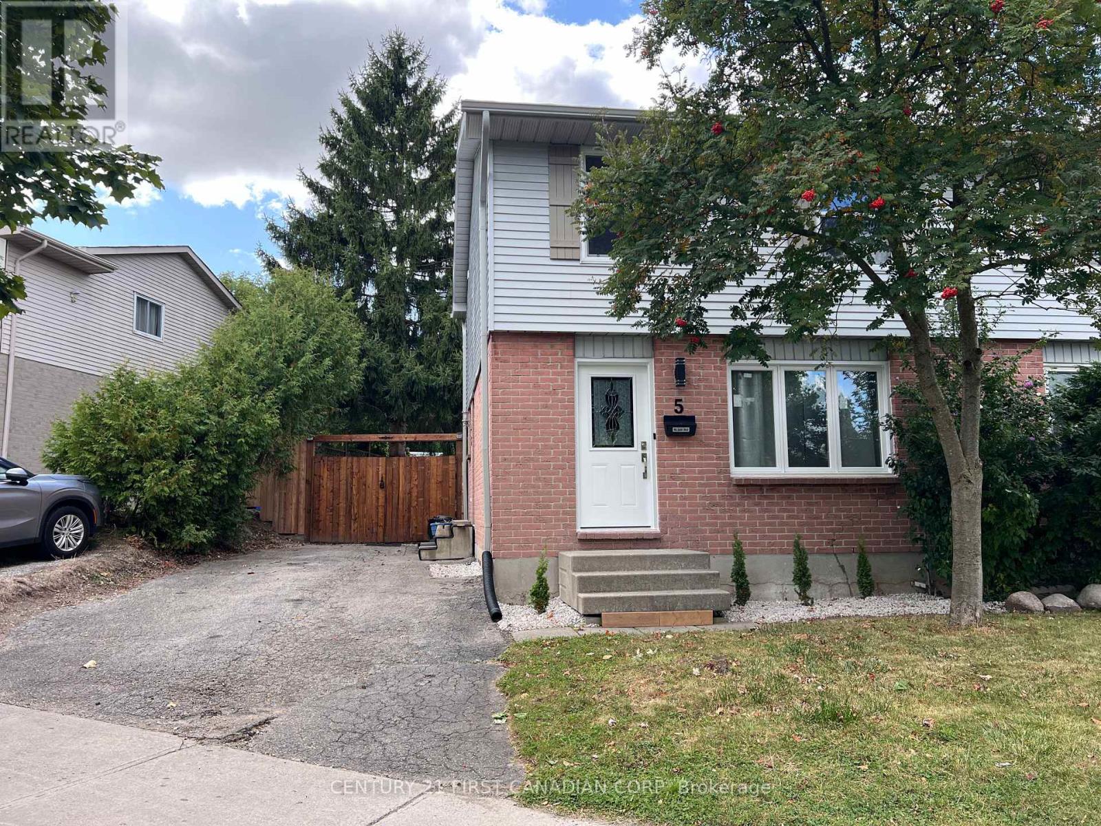 5 Chiddington Gate, London South (South R), Ontario  N6C 5K9 - Photo 2 - X12446788