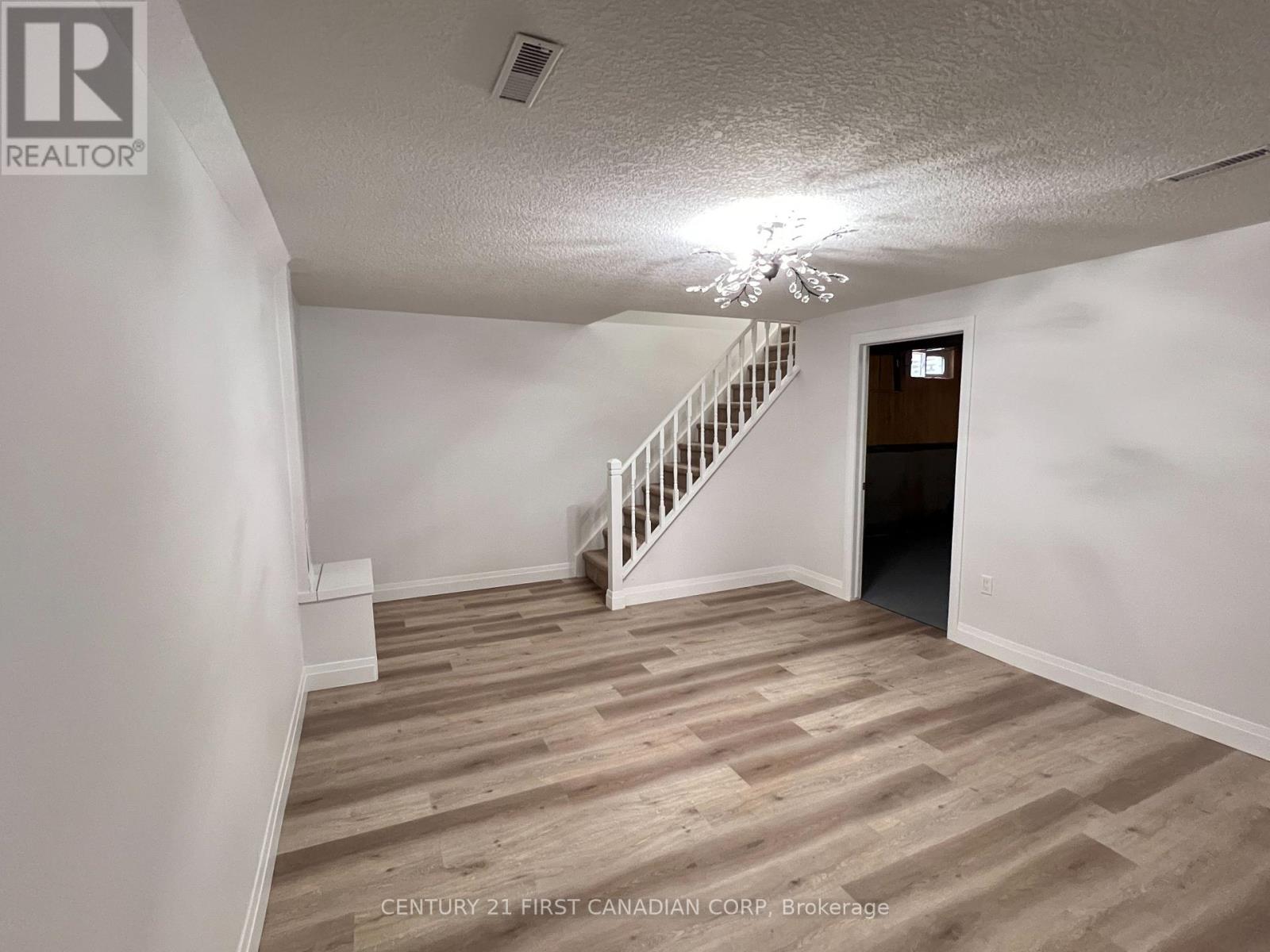 5 Chiddington Gate, London South (South R), Ontario  N6C 5K9 - Photo 26 - X12446788