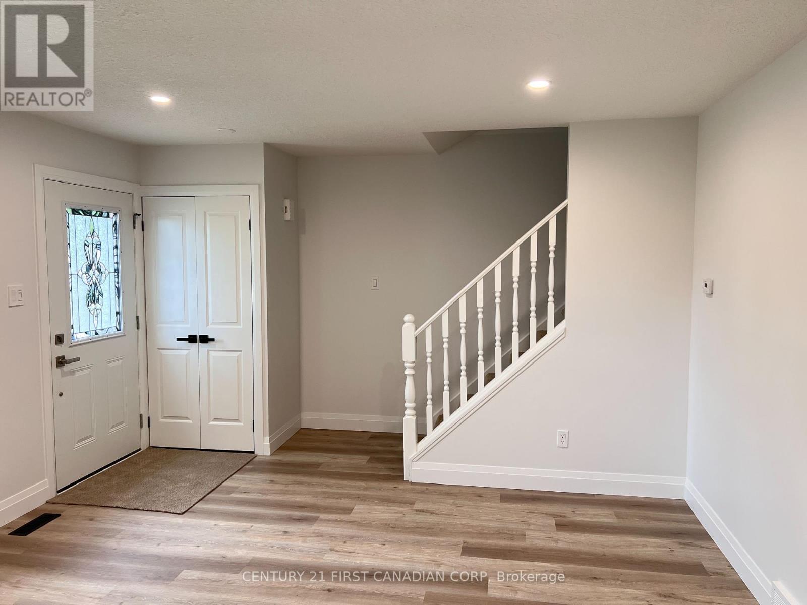 5 Chiddington Gate, London South (South R), Ontario  N6C 5K9 - Photo 3 - X12446788