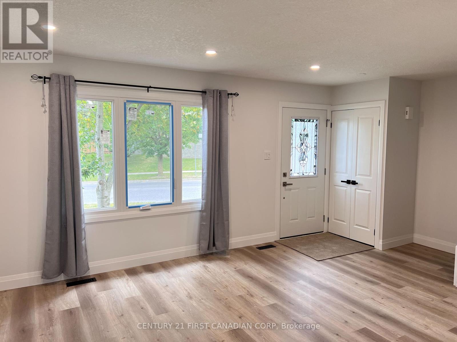 5 Chiddington Gate, London South (South R), Ontario  N6C 5K9 - Photo 4 - X12446788