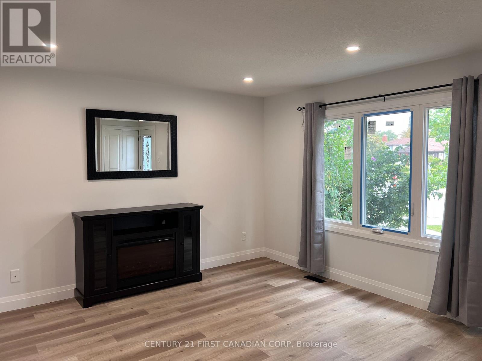 5 Chiddington Gate, London South (South R), Ontario  N6C 5K9 - Photo 5 - X12446788