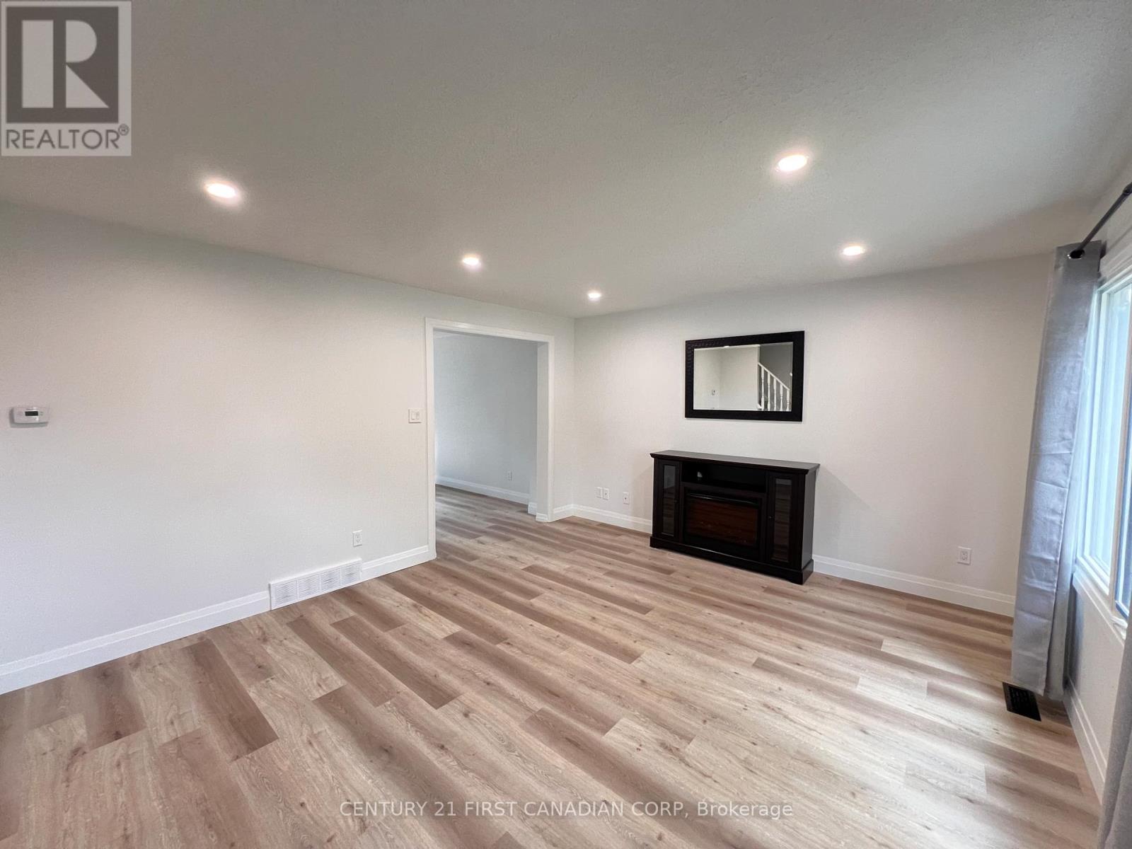 5 Chiddington Gate, London South (South R), Ontario  N6C 5K9 - Photo 6 - X12446788