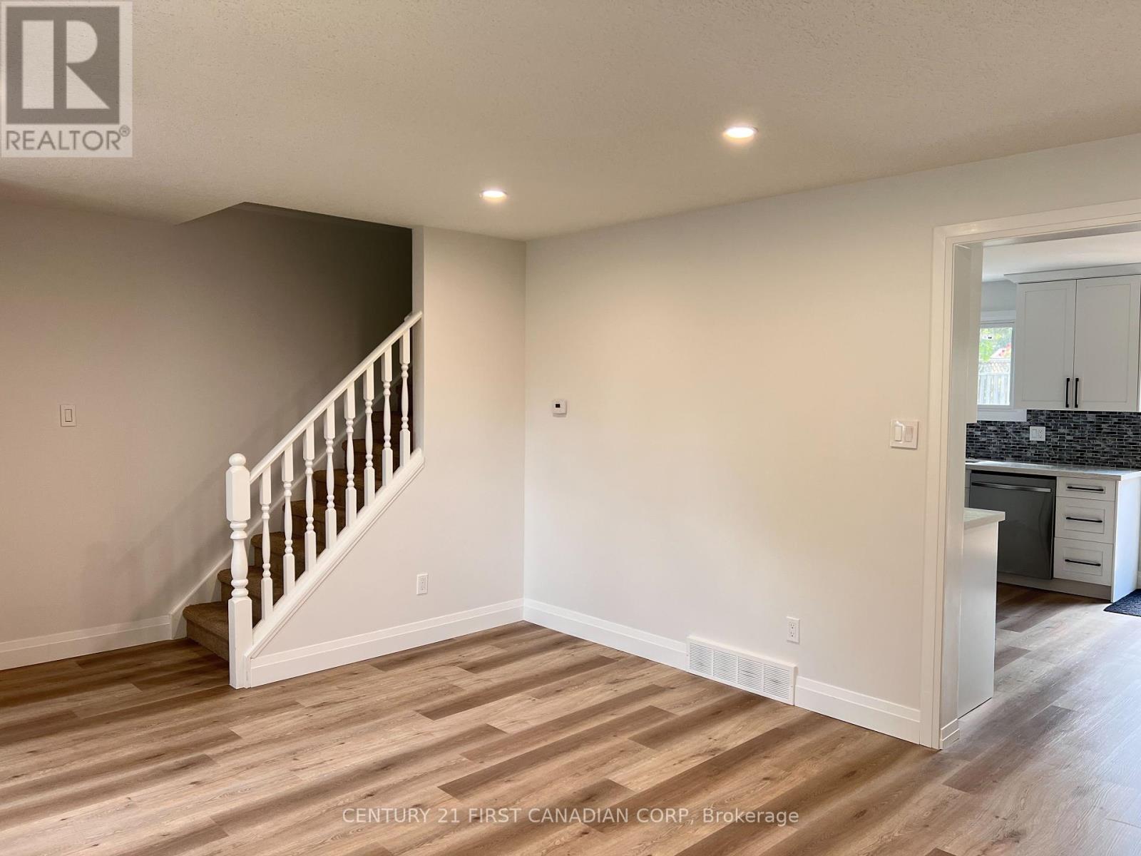 5 Chiddington Gate, London South (South R), Ontario  N6C 5K9 - Photo 8 - X12446788