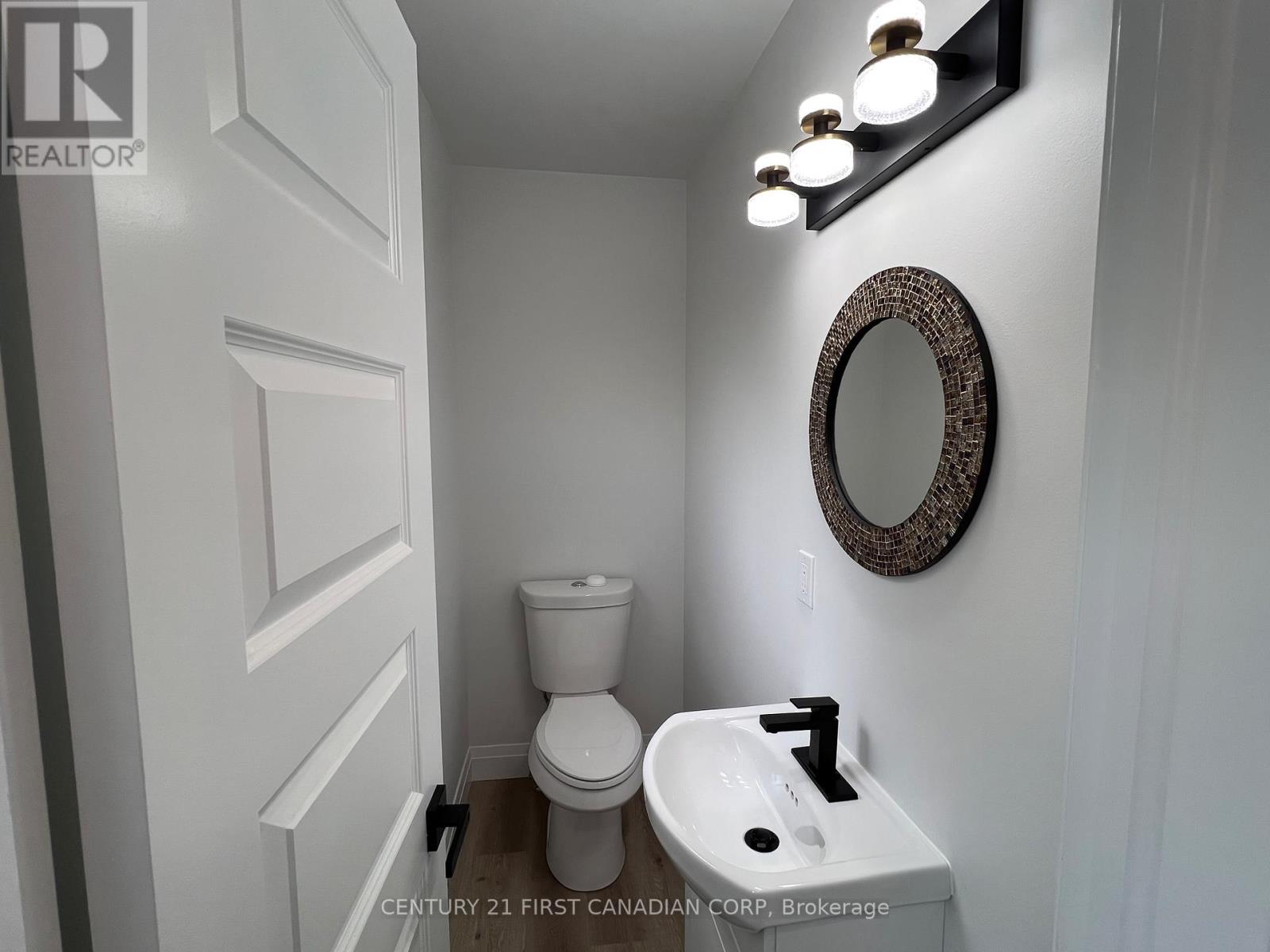 5 Chiddington Gate, London South (South R), Ontario  N6C 5K9 - Photo 9 - X12446788