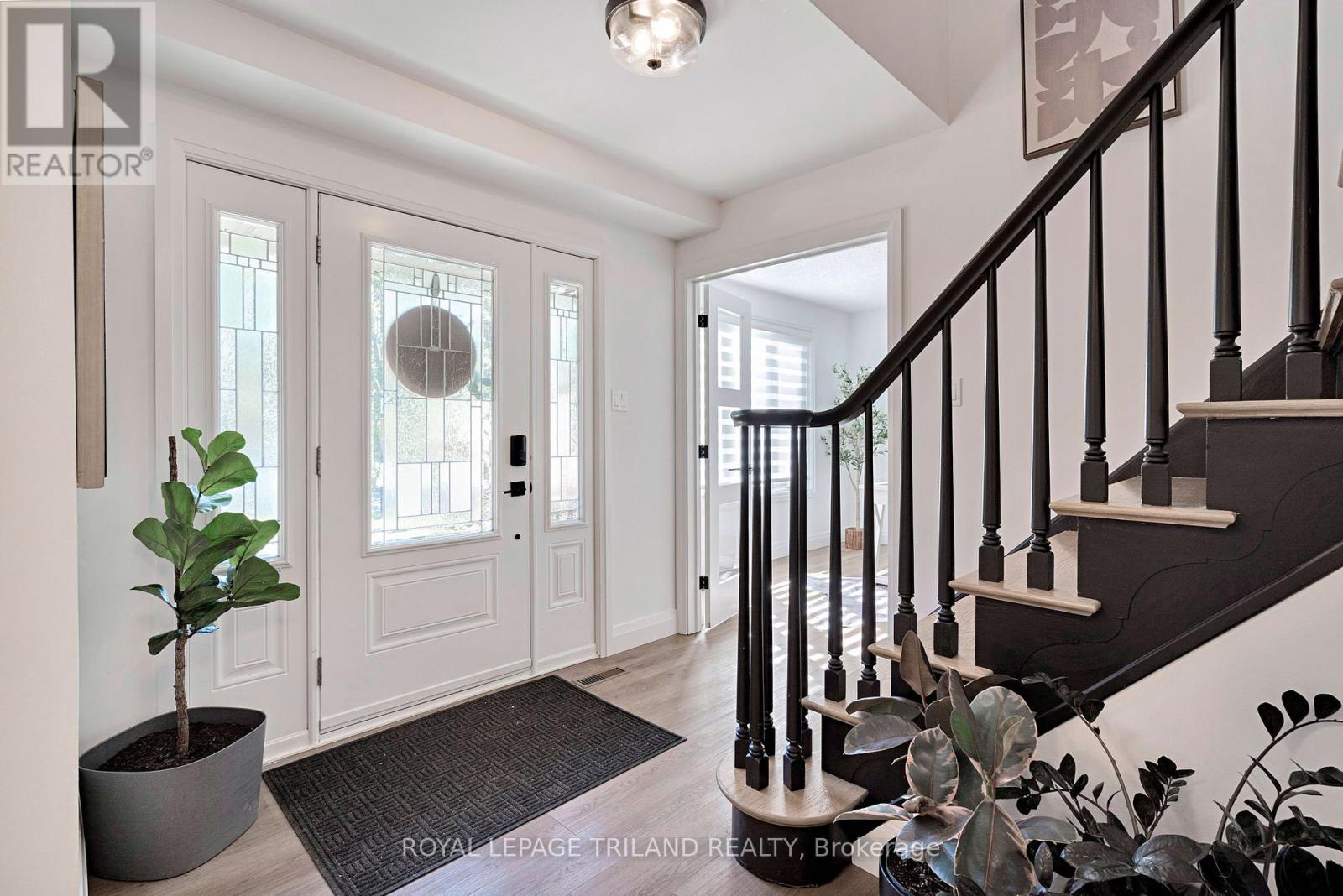 22 Wendy Crescent, London North (North B), Ontario  N5X 3J6 - Photo 3 - X12446802