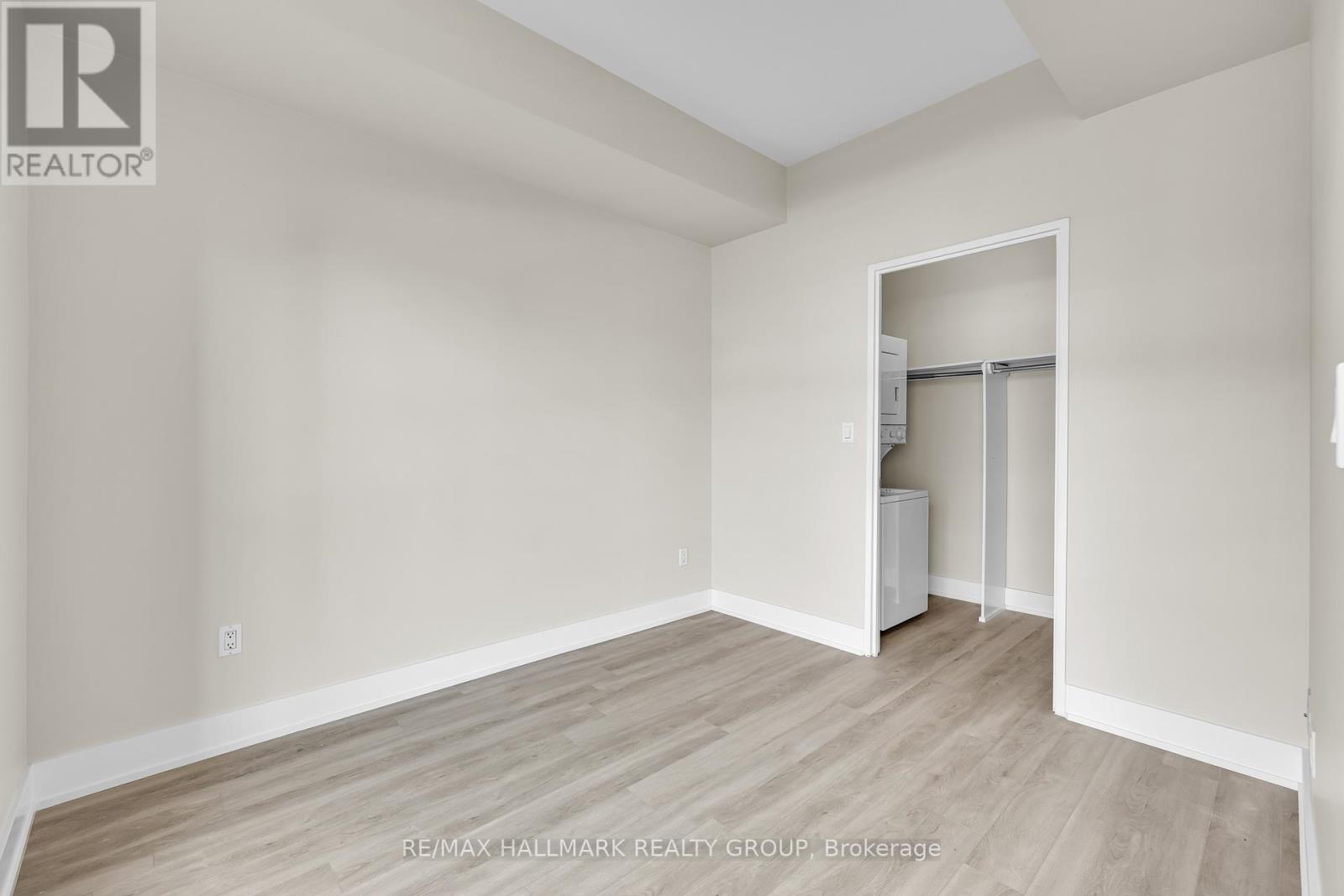 210 - 180 York Street, Ottawa, Ontario  K1N 1J6 - Photo 12 - X12446863