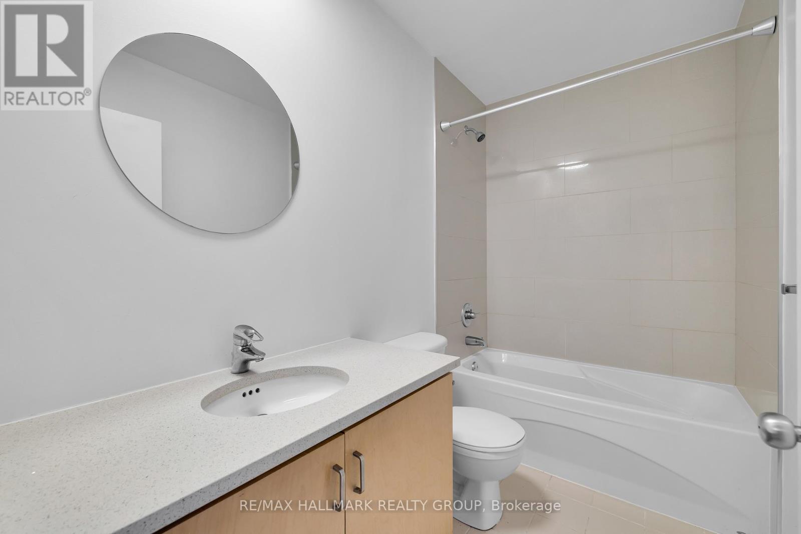 210 - 180 York Street, Ottawa, Ontario  K1N 1J6 - Photo 14 - X12446863